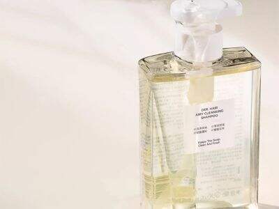 Natural Shampoo vs. Medicated Shampoo: Which is Better for Dandruff and Scalp Issues?