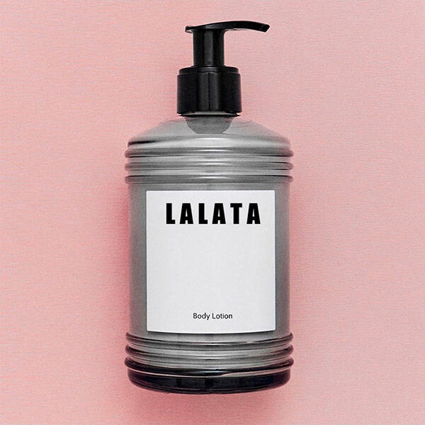 Kényeztesd magad a testápoló krémünk gazdag és krémessé tett textúrájával