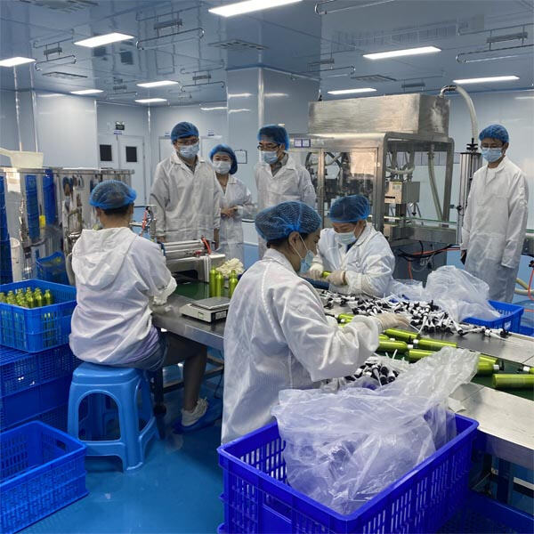 A parfümök keverésének és palackozásának folyamata