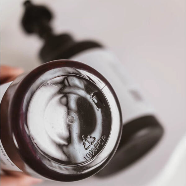 Protect your family from illness with our gentle yet effective hand wash liquid.