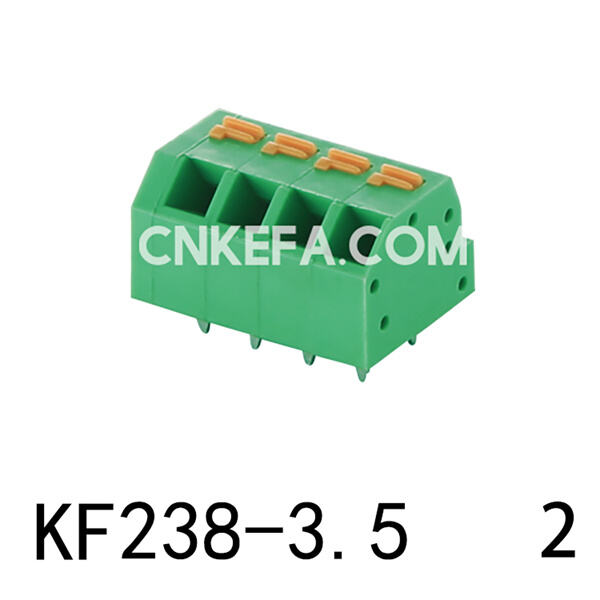 Simplifying wiring tasks with terminal block plugs