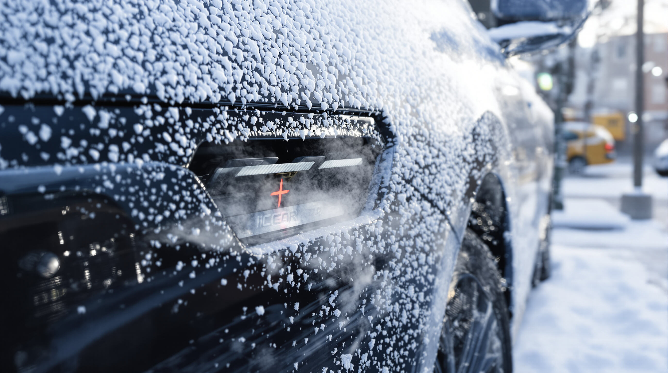 An iCAR electric vehicle in winter conditions with visible signs of battery thermal management