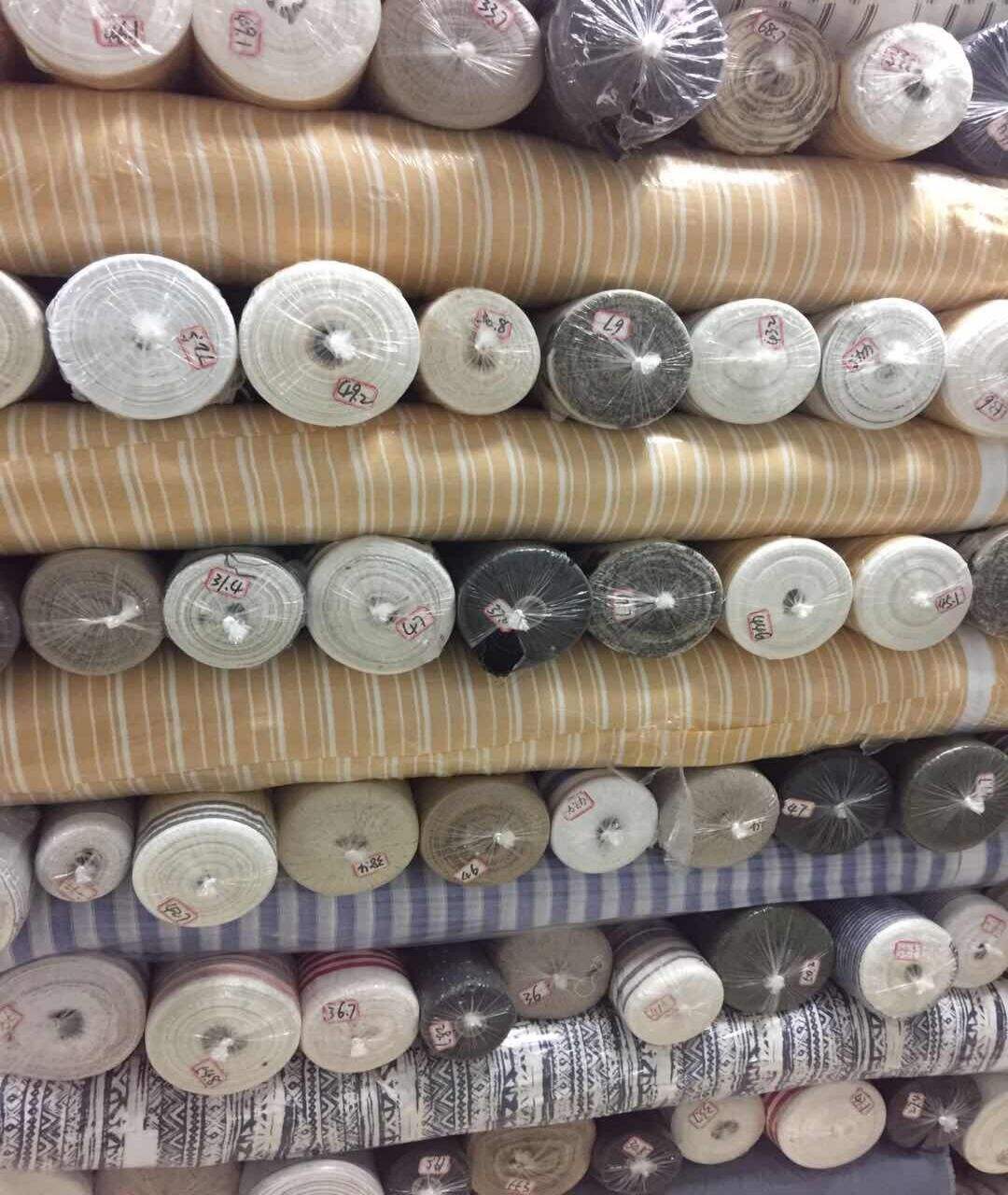 Tessuto di lino grigio per interni eco-sostenibili