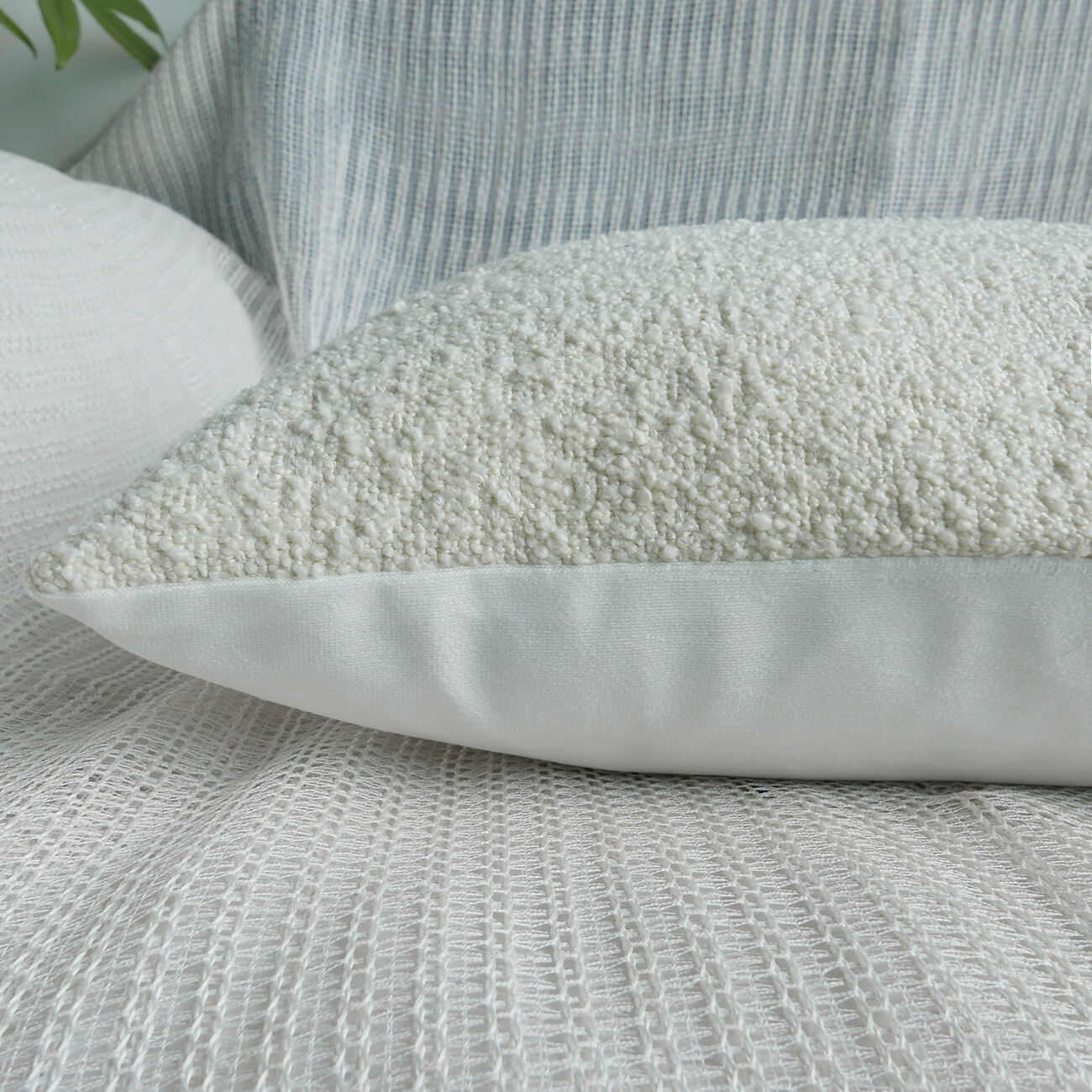 2023 best-selling pillows in pure white color details