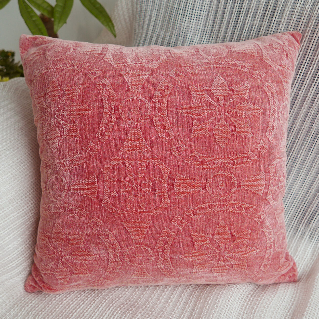 Embossed velvet pillowcase with watermelon red factory