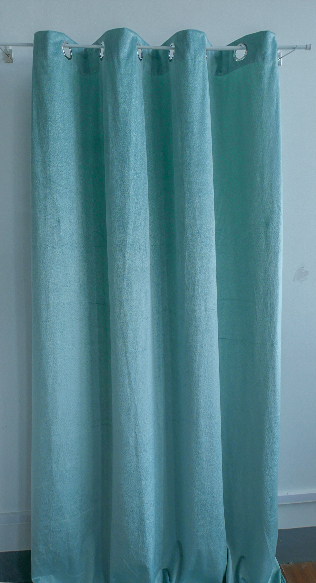 Ultrosonic Embossed velvet Eyelet curtains details