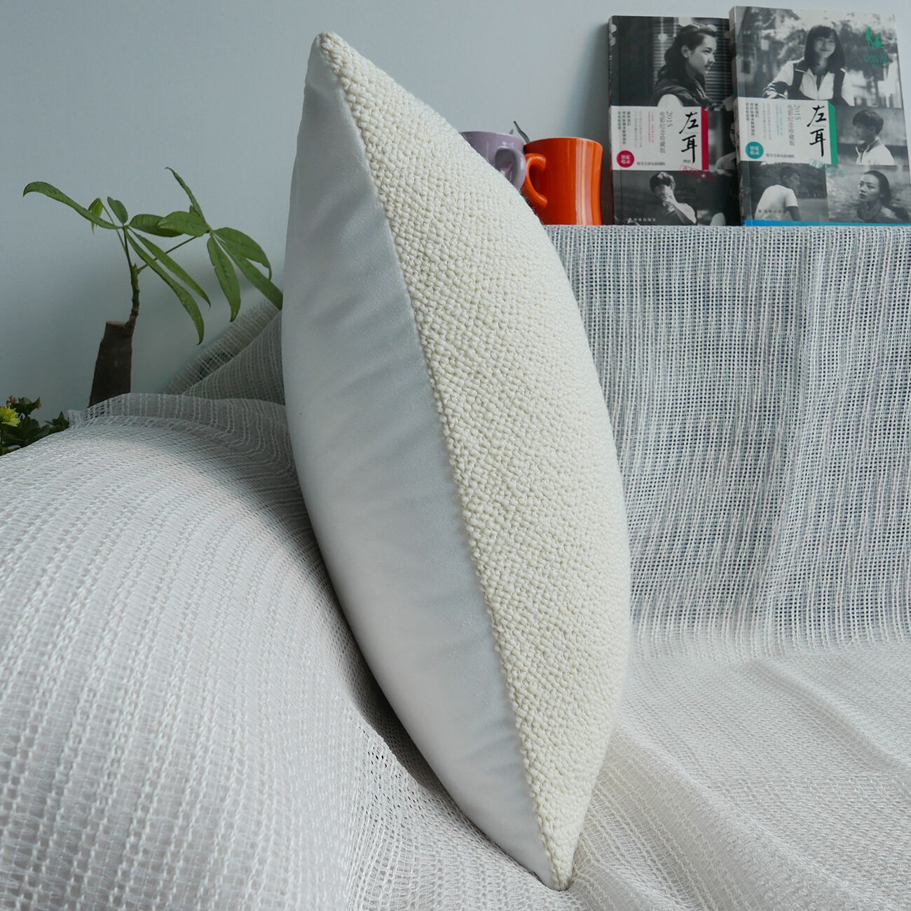 2023 best-selling pillows in pure white color details