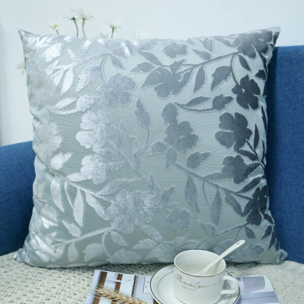 How to Use Decorative Throw Pillow Covers?