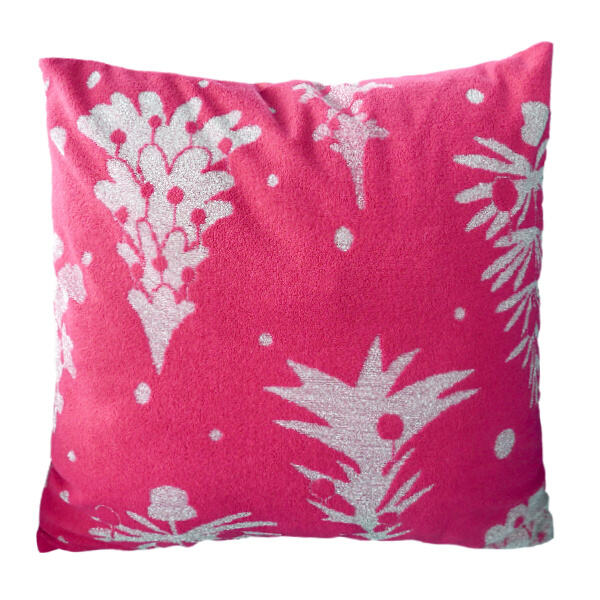 Innovation in Red Cushion Covers