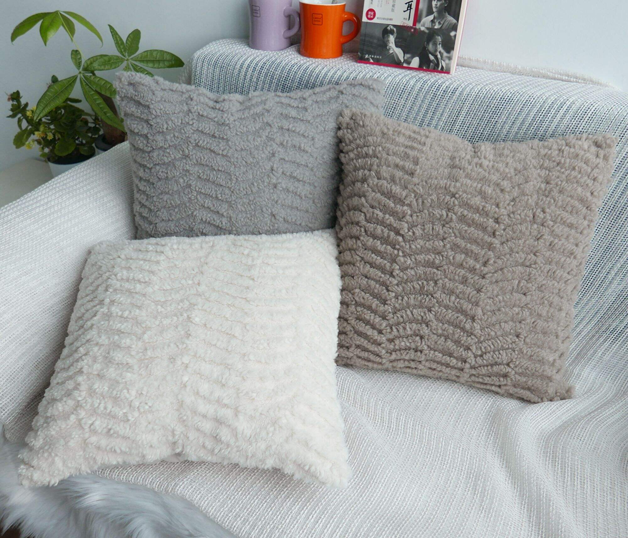 Plush cushion cover