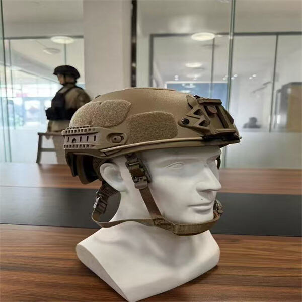 現代的なデザインの警察用ヘルメット