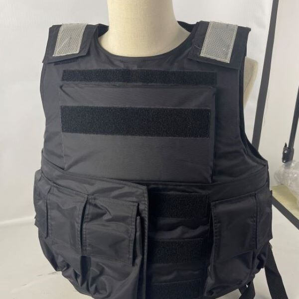Stay safe in dangerous situations with a bulletproof vest equipped with plates.