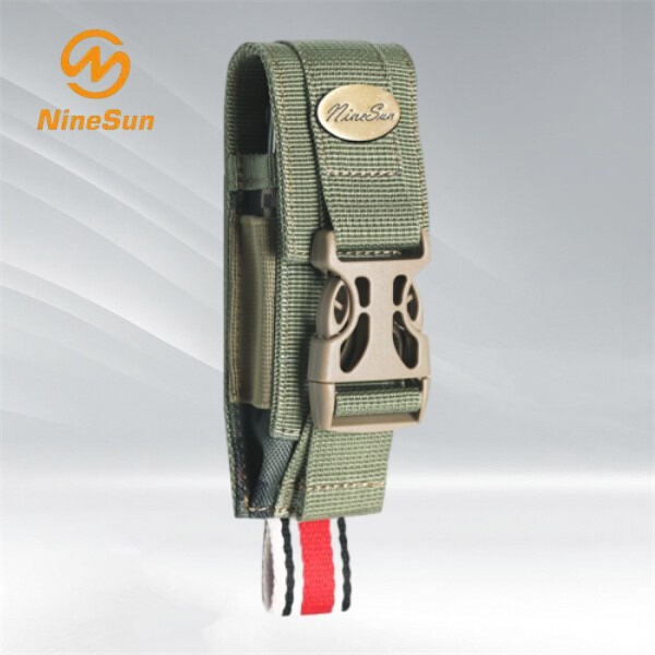 장비를 안정적으로 고정시켜 줌