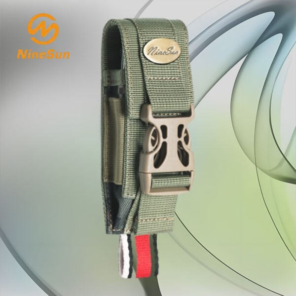 A Convenient Way to Carry Your Flashligh