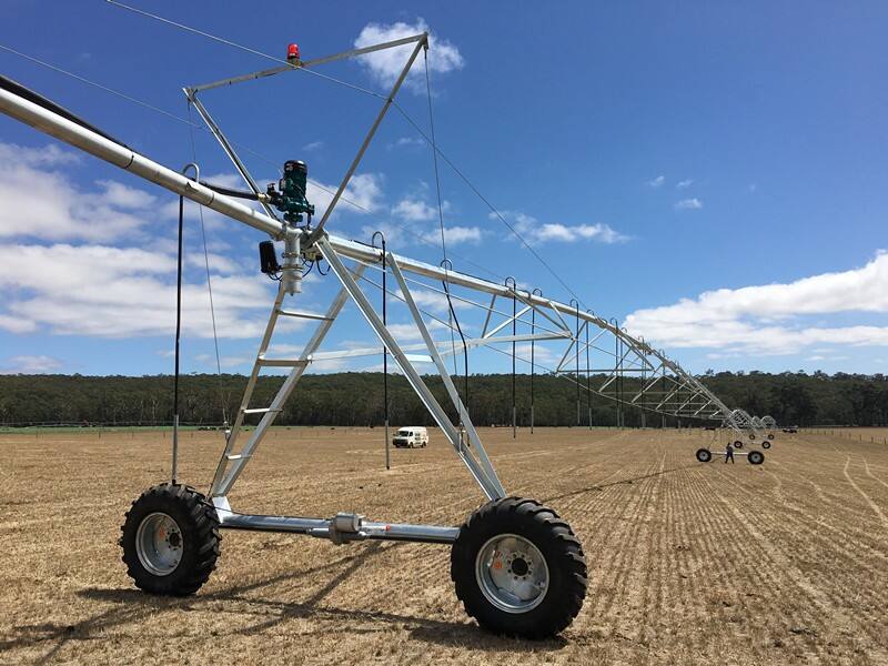 product core components motor gearbox farm agricultural sprinkler movable lateral towing style center pivot irrigation system593-1