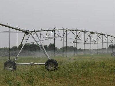 Warum Linearmove-Bewässerungssysteme für große rechteckige Felder gewählt werden