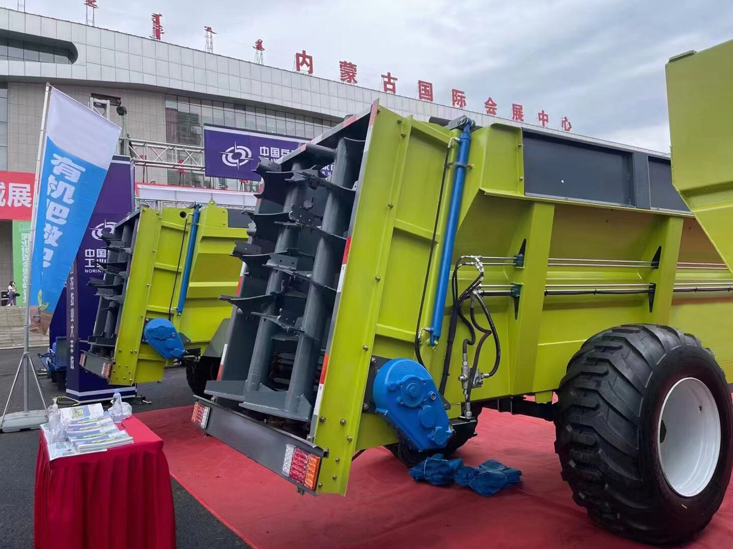 product hot sale rear throw fertilizer spreading machine agricultural manure spreaders with gearbox core components-13