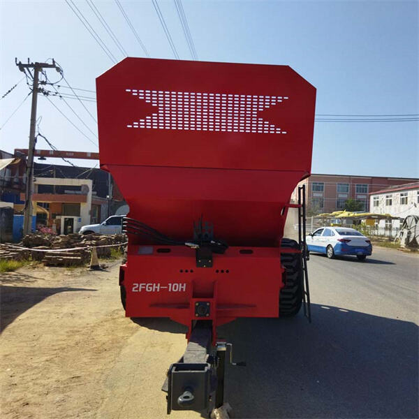 How Using a Horse Manure Spreader Benefits Your Farm