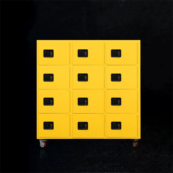 専用のキャビネットでバッテリーバンクを充電していつでも準備万端にしましょう