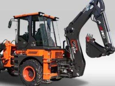 Bagskovel vs. Mini-gravemaskine: Hvilken er den rigtige til dit projekt i 2025?