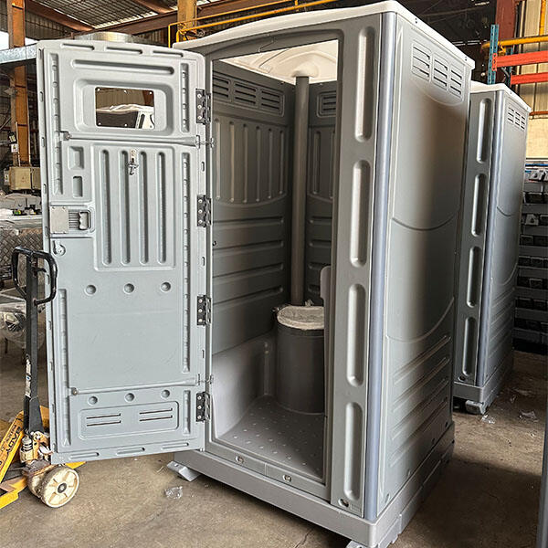 Utilisation des toilettes sur remorque