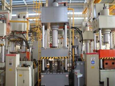 Applications des presses hydrauliques à quatre colonnes dans le moulage des plastiques et du caoutchouc