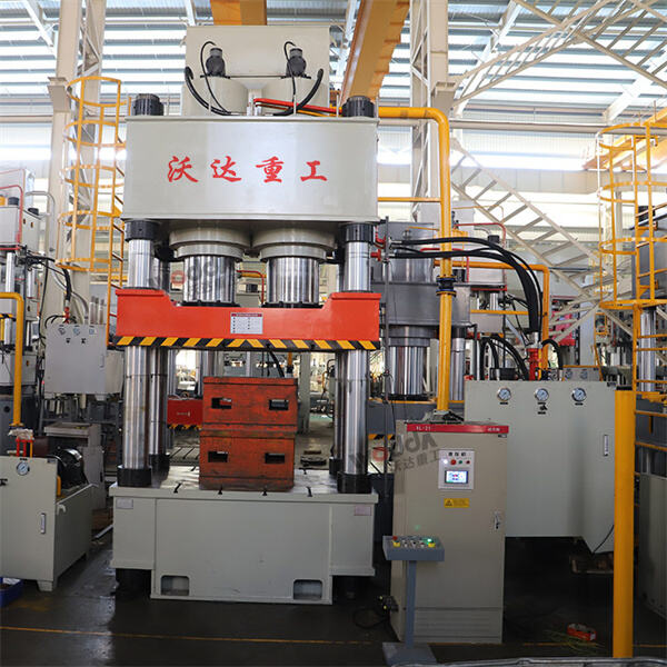 The hydraulic servo press.