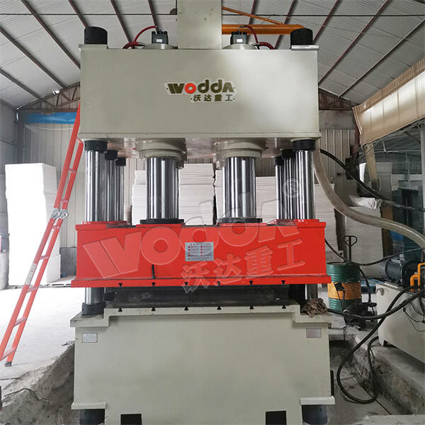 Maximizing filtration performance with a hydraulic press filter