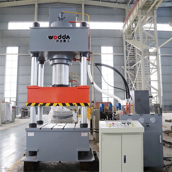 Chứng kiến sức mạnh phi thường của máy ép 315 tấn