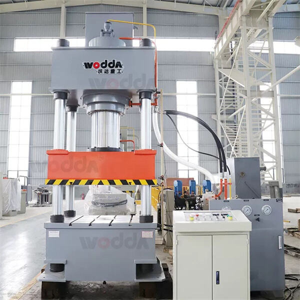 Optimisez les Processus de Fabrication avec la Presse Hydraulique à Quatre Colonnes