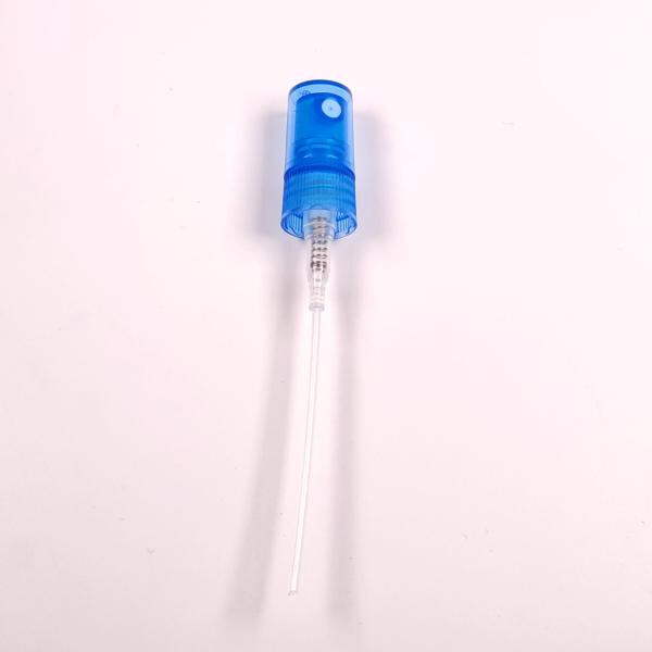 Користите малу флашицу за прскање за етерична уља, тонике или воду.