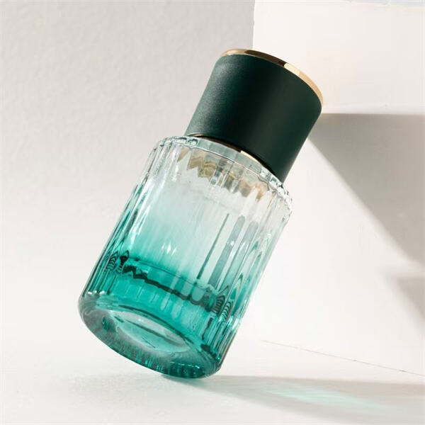 Haciendo una declaración con botellas de perfume ecológicas