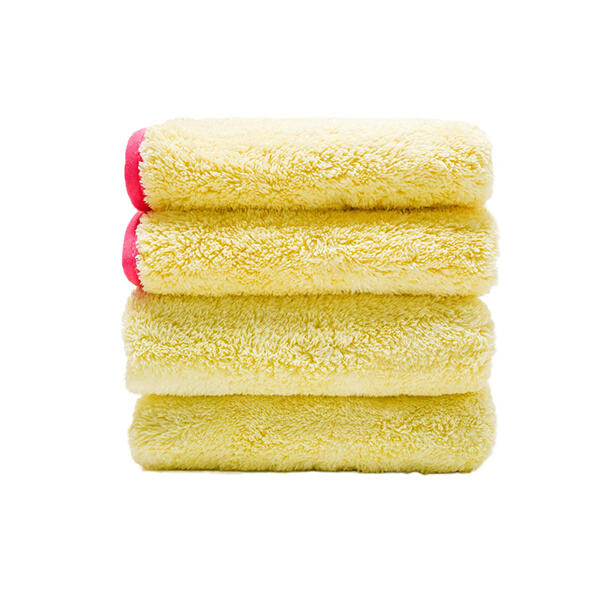 Say hello to a clean and fluffy puppy thanks to a luxurious puppy drying towel.