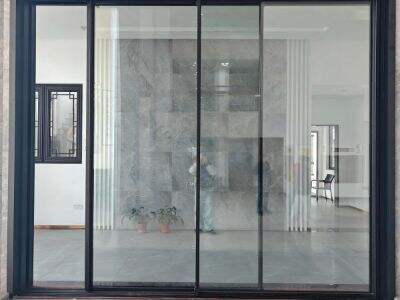 Pintu Geser Aluminium untuk Balkoni dan Patio: Model Terbaik Dikaji