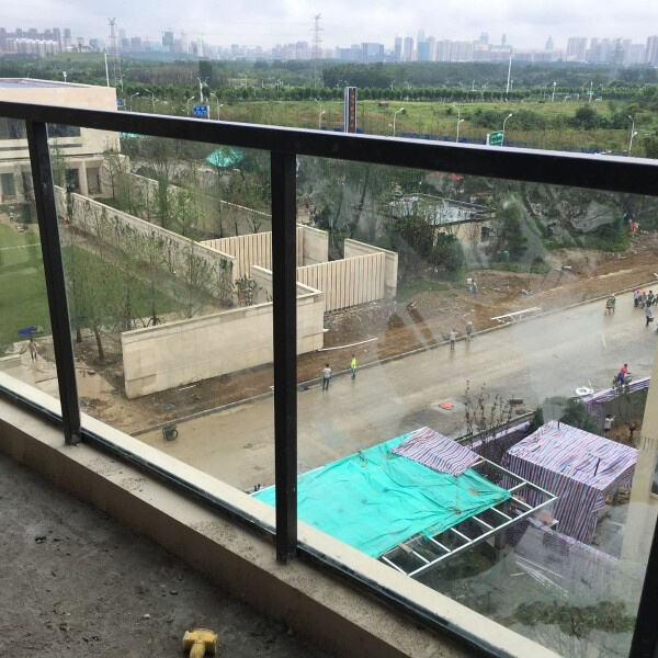 Penjaga Aluminium Tahan Lama dan Tahan Cuaca untuk Balcon Anda