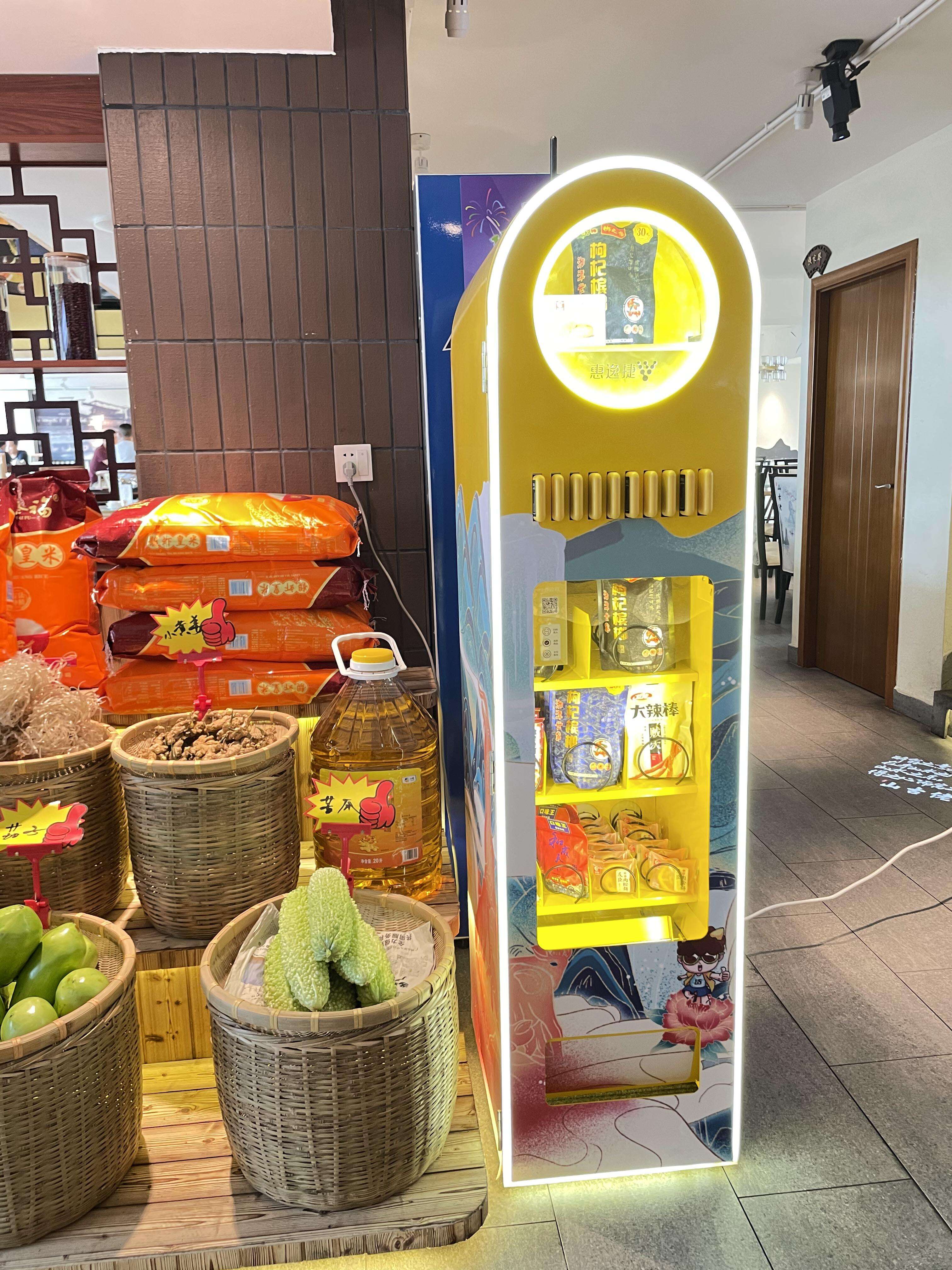 Supermarket present gift case vending machine Christmas candy hats pants condoms vending machine factory