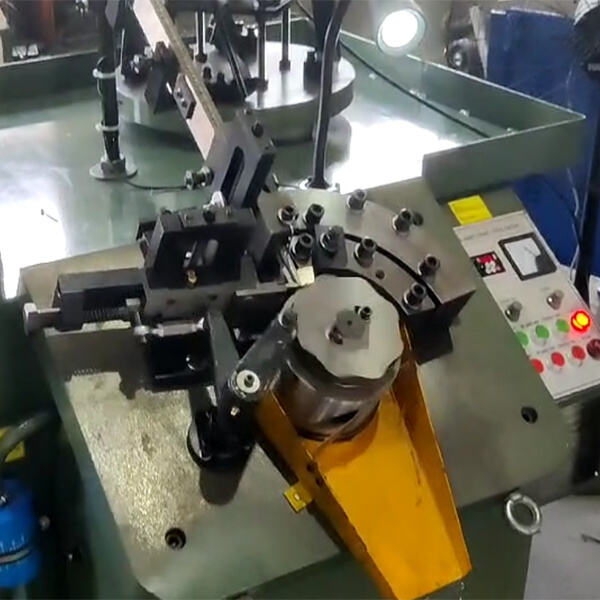 Innovation dans le roulage de filetage CNC