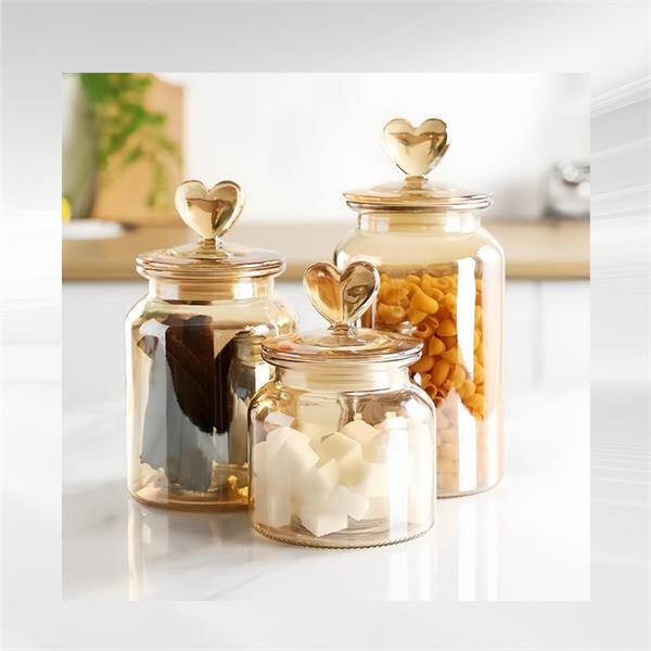 स्टैक करने योग्य ग्लास जार का उपयोग विभिन्न उद्देश्यों के लिए किया जा सकता है।