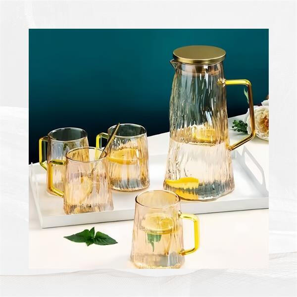 Upgrade your kitchen decor with a sleek and modern glass water jug se