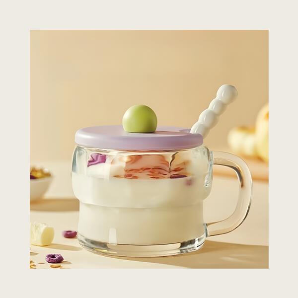 Discover the simplicity and elegance of a transparent glass mug.
