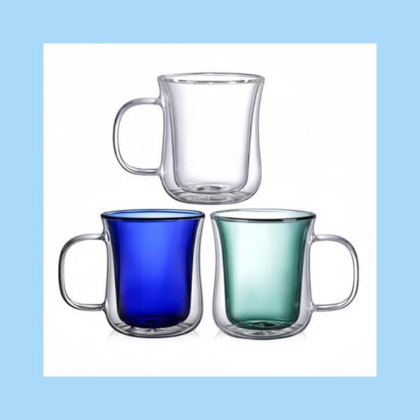 Show off your barista skills with clear glass cups that showcase your coffee creations