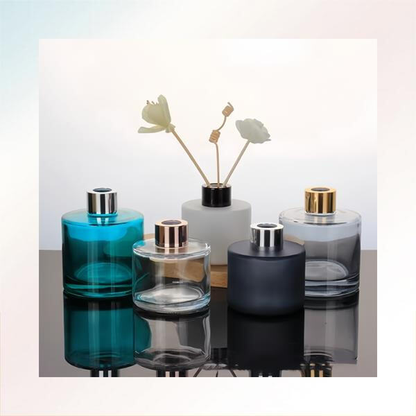 Thưởng thức hiệu ứng thư giãn của tinh dầu trong những chai máy khuếch tán thủy tinh phong cách