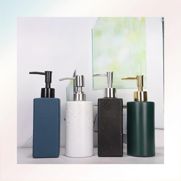 Lägg till en känsla av lyx i din hudvård med slanka pumpflaskor för dina favoritkrämer.