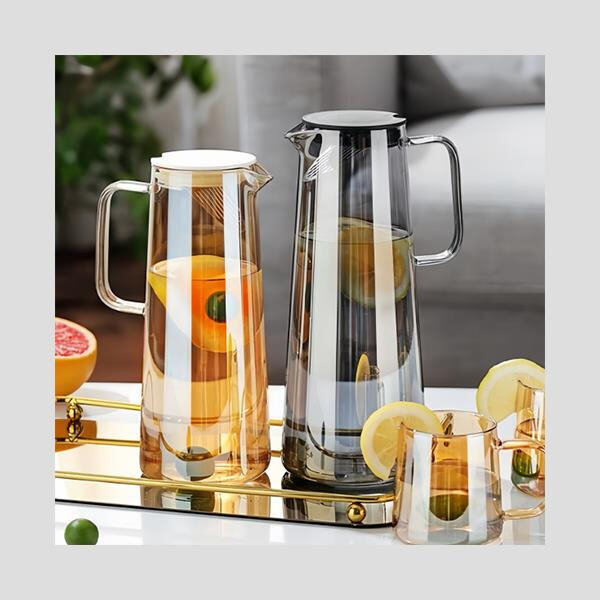 Glass Water Jug with Tight-Fitting Lid