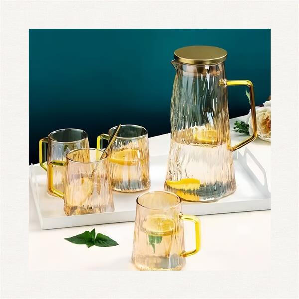 Add a touch of sophistication to your daily hydration routine with a glass water jug se