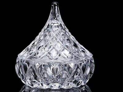 The evolution of perfume bottle design and the influence of glass on perfume preservation