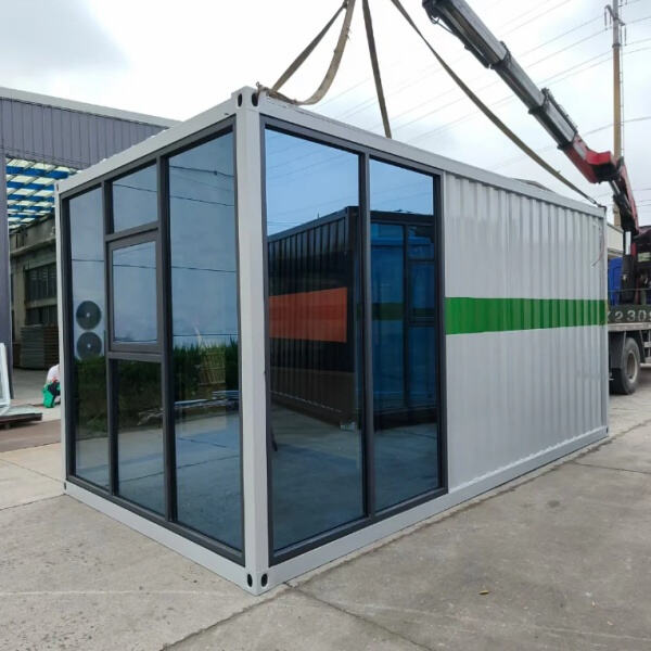 Idei inovatoare de design pentru trai în case mici din containere de transport maritim