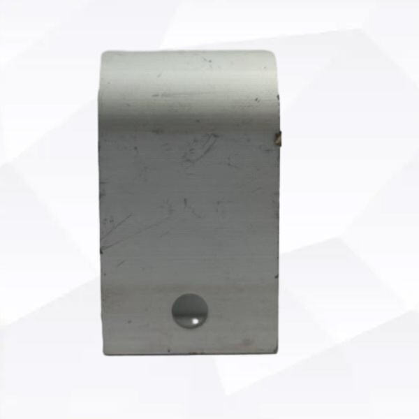 استفد بشكل أقصى من مساحة حديقتك باستخدام بيت زجاجي صغير ذو إطار معدني