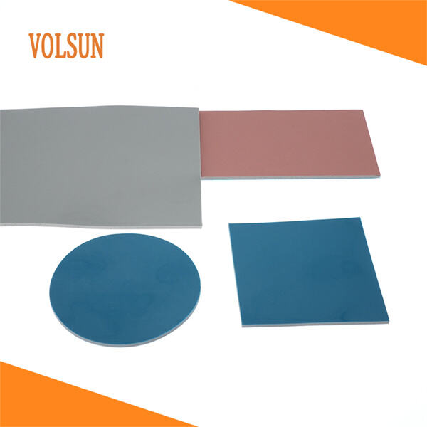 Découvrez à quel point il est simple d'appliquer un pad en silicium pour dissipateur de chaleur à votre équipement électronique.