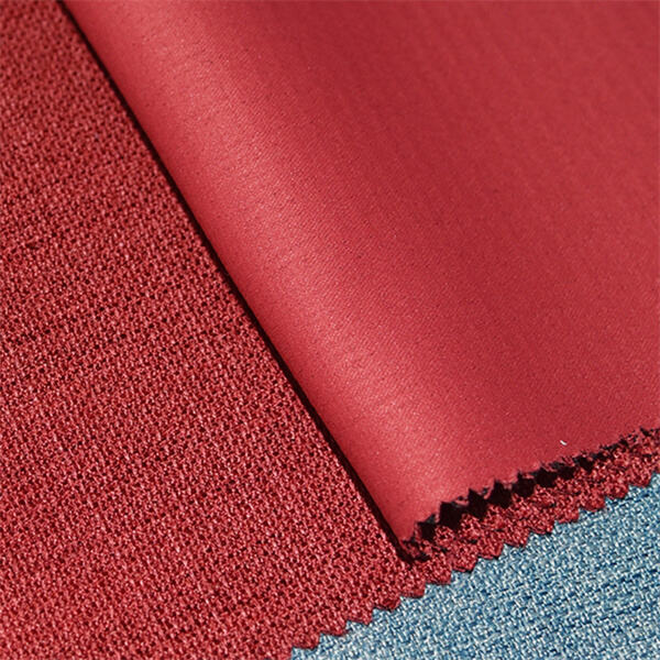 فضای خود را با پارچههای پرده قرمز شیک بهبود بخشید